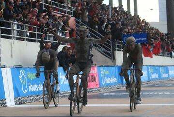 Colbrelli se impone a Vermeersch y Van der Poel.