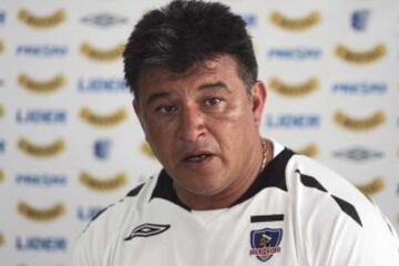 Claudio Borghi luce cuatro títulos por Torneos Nacionales, todos como técnico de Colo Colo. Apertura 2006, Clausura 2006, Apertura 2007 y Clausura 2007.