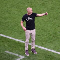 Los lujosos tenis de Gregg Berhalter en Qatar 2022