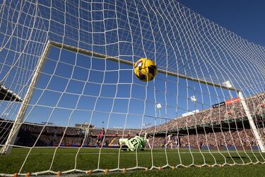 Ferran Torres marca el definitivo 4-1 al Girona. 


