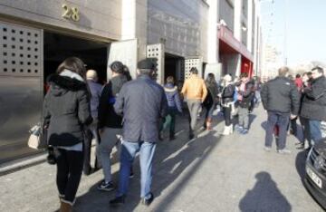 El estadio Vicente Calderón acogió el entrenamiento ante sus aficionados.
