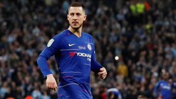 Eden Hazard, jugador del Chelsea, tras marcar un penalti en la tanda de la final de la Carabao Cup.