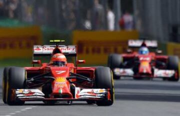 Los Ferrari de Kimi Raikkonen y Fernando Alonso.