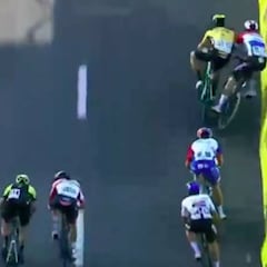 El pelotón clama contra la acción de Groenewegen en Polonia: "Esto no se puede tolerar"