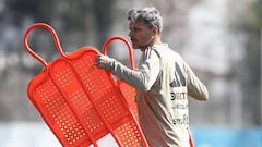 Lo que le espera a Fernando Ortiz: los cinco técnicos que debutaron por Colo Colo ante la U