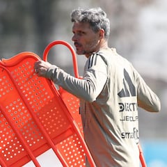 Lo que le espera a Fernando Ortiz: los cinco técnicos que debutaron por Colo Colo ante la U