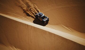 Carlos Sainz of Spain y Lucas Cruz.