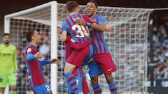 Aubameyang celebra el 0-3 con Gavi.