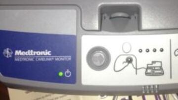 "Hora de cargar a este chico malo antes de ver los penaltis", escribió Muamba de su desfibrilador en su cuenta oficial de Twitter.