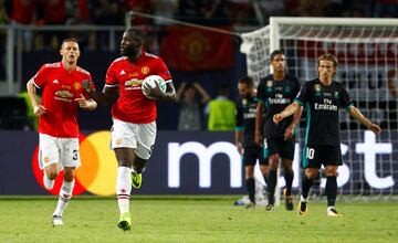 2-1. Romelu Lukaku celebró el primer gol.