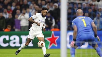 Pierre-Emerick Aubameyang marc¨® el cuarto gol del Olympique de esta manera.