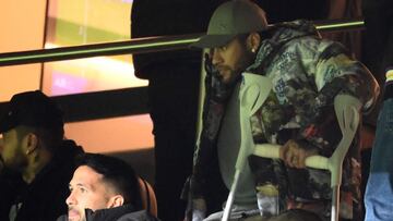 Neymar, con muletas el pasado 13 de diciembre en el partido que midió al PSG con el Mónaco.