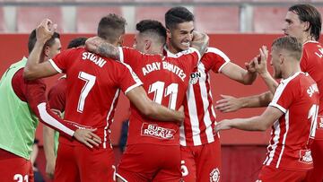 GRAF1728. GIRONA 13/08/2020.- El delantero uruguayo Christian Stuani (2i), del Girona FC, celebra la consecución de su gol ante la UD Almería durante el partido de ida partido de los play off de ascenso a LaLiga Santander jugado esta noche e