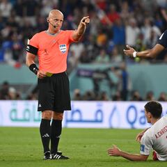 Who is the referee for Argentina vs Australia in the World Cup 2022 round of 16 game?