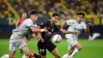 Adrián Pica contra el Villarreal.