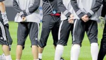 <b>EL ARTMEDIA YA CONOCE EL OLÍMPIC</b>. A las órdenes de Stefan Horny, el equipo eslovaco se entrenó ayer en Montjuïc. Por la cara del técnico, se lo pasaron muy bien.