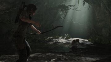 Las avanzadas físicas del título proporcionan momentos de acción únicos gracias a la explosiva combinación de los tiroteos, los saltos y las habilidades de Lara Croft en el campo de batalla.