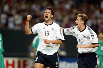 Este abultado marcador fue crucial en la historia de los Mundiales, porque aquí Miroslav Klose se adjudicó tres dianas que lo catapultaron para que en Brasil 2014 se consagrara como el máximo romperredes en la historia de este certamen.