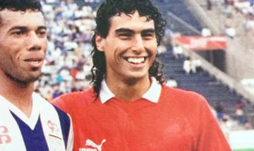 El volante peruano había disputado dos Copa América cuando fichó por Universidad Católica en 1989. Jugó 74 partidos por su Selección.
