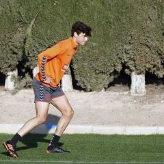 El hermano pequeño de Gonzalo Villar destaca en el Elche