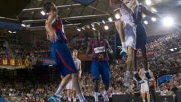<b>FINAL. </b>Regal Barcelona y Caja Laboral protagonizaron el playoff final de la ACB la pasada campaña.