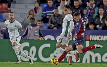 El lateral derecho granota, además de sus labores defensivas,  hizo el tanto de la igualada.