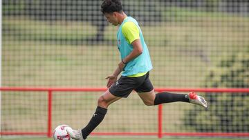 28-08-24. NACHO MARTÍN, EN UN ENTRENAMIENTO DEL SPORTING EN MAREO.