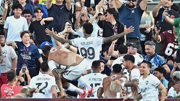 Botafogo's Brazilian forward #99 Igor Jesus celebrates with supporters after scoring the opening goal during the FIFA Club World Cup 2025 Group B football match between France's Paris Saint-Germain and Brazil's Botafogo at the Rose Bowl stadium in Los Angeles on June 19, 2025. (Photo by Frederic J. Brown / AFP)