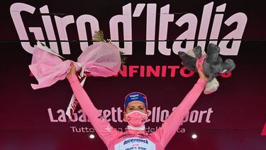 16 October 2020, Italy, Monselice: Portuguese cyclist Joao Almeida of team Deceuninck celebrates on the podium in the overall leader's pink jersey after the thirteenth stage of the Giro d'Italia 2020 cycling race, 192 KM from Cervia to Monselice. Photo: M