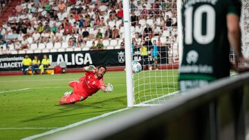 Mariño recibe un gol.