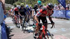 Richie Porte lidera el pelot&oacute;n durante la disputa de la Cadel Evans Great Ocean Road Race en Geelong, cerca de Melbourne.