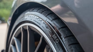 ?Cmo dejar los neumticos como nuevos? Este gel para el coche que triunfa en Amazon es la respuesta