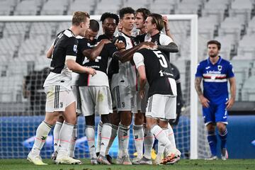 El equipo de Sarri derrotó 2-0 a Sampdoria con goles de Cristiano y Bernardeschi y logró su liga número 36 de la historia. Es la novena consecutiva, récord histórico de las grandes ligas de Europa.