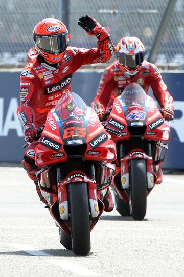 Celebración de Francesco Bagnaia tras conseguir la pole en el Gran Premio de Francia. 