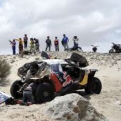 Sainz se despide del título y lo acaricia Peterhansel