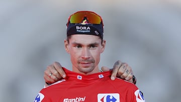 Primoz Roglic, en el podio de Madrid, como ganador de La Vuelta.