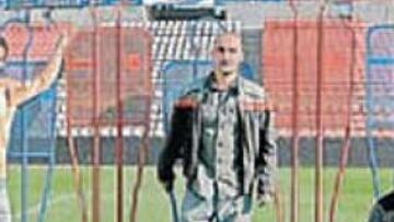 <b>REENCUENTRO. </b>Mingo, Pinilla y David, ayer en el Nou Estadi.