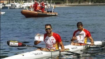 Walter Bouzan y &Aacute;lvaro Fern&aacute;ndez Fiuza celebran su victoria en el Descenso del Sella 2015.