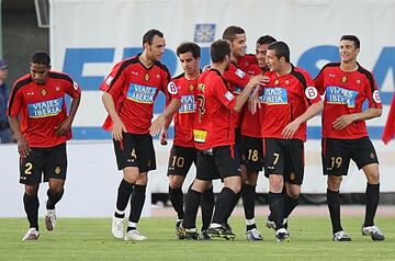 Antepenúlitma jornada de liga. El conjunto balear remontó (2-1) el tanto inicial de Eto'o gracias a los goles de Arango y Cléber Santana.