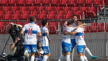 Futbol, Universidad de Chile vs Universidad Catolica.
Fecha 23, campeonato Nacional 2022.
El jugador de Universidad Catolica Cesar Pinares, derecha, celebra su gol contra Universidad de Chile durante el partido por la primera division disputado en el estadio Nacional.
Santiago, Chile.
27/08/2022
Felipe Zanca/Photosport
Football, Universidad de Chile vs Universidad Catolica.
23 th date, 2022 National Championship.
Universidad CatolicaÕs player Cesar Pinares, right, celebrates his goal against Universidad de Chile during the first division match held at Nacional stadium.
Santiago, Chile.
27/08/2022
Felipe Zanca/Photosport
