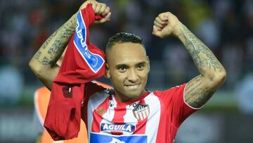 Según su representante, el jugador ya tiene conocimiento de jugar con los felinos. La novela por el jugador colombiano al parecer está viviendo sus últimos capítulos.