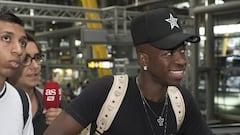 Vinicius, a la pregunta de cómo vería marcharse cedido al Real Valladolid: "Bien, bien..."