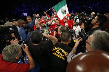 Las fotos más espectaculares del brutal KO de Canelo a Amir Khan