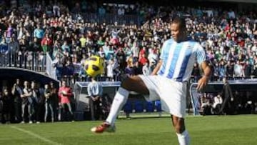 <b>ILUSIÓN. </b>Baptista congregó a 3.500 aficionados en su presentación. La Rosaleda rugió mientras La Bestia le ofrecía sus primeros destellos como malaguista.