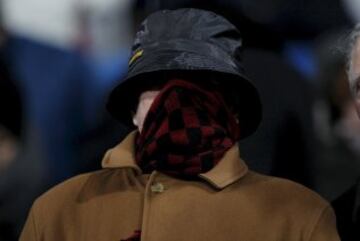 Bufandas y gorros para combatir el frío invernal.TE