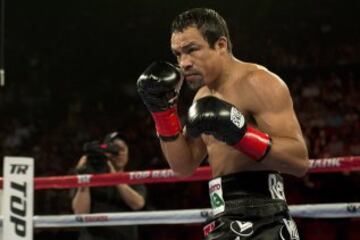 A pesar de que tiene más de un año sin estar activo, Márquez no ha anunciado su retiro oficial a sus 42 años. Su triunfo más destacado fue al noquear a Manny Pacquiao