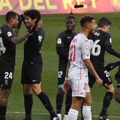 Aprobados y suspensos del Granada: las paradas de Aarón y la magia de Machís