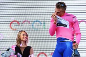 Marcel Kittel consigue la victoria y la maglia rosa.