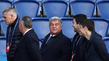 FC Barcelona President, Joan Laporta (C) walks during a training session at the Parc des Princes stadium in Paris, on April 9, 2024, on the eve of the UEFA Champions League quarter final first leg football match against Paris Saint-Germain. (Photo by FRANCK FIFE / AFP)