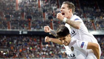 Carlos Soler y Santi Mina.